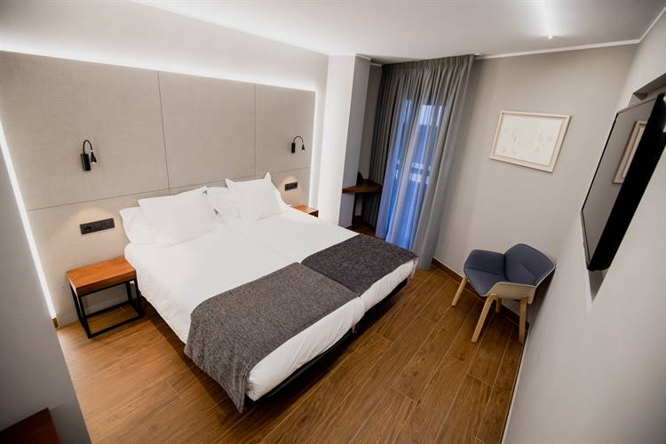 Habitacion hotel con cama doble
